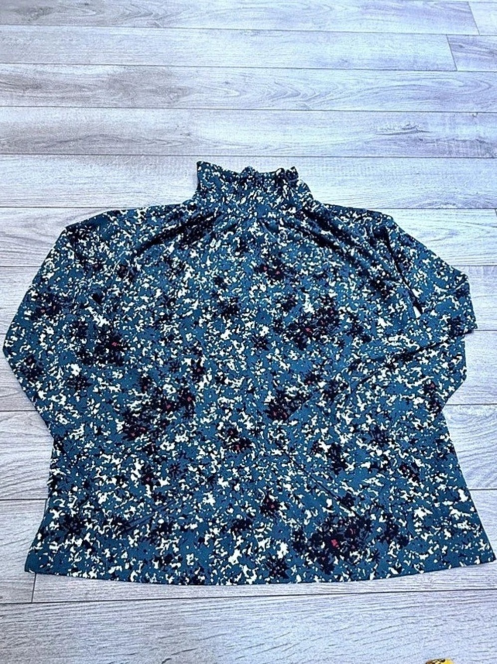 Elizabeth and James Abstract Blouse in Blue Size Small Like New